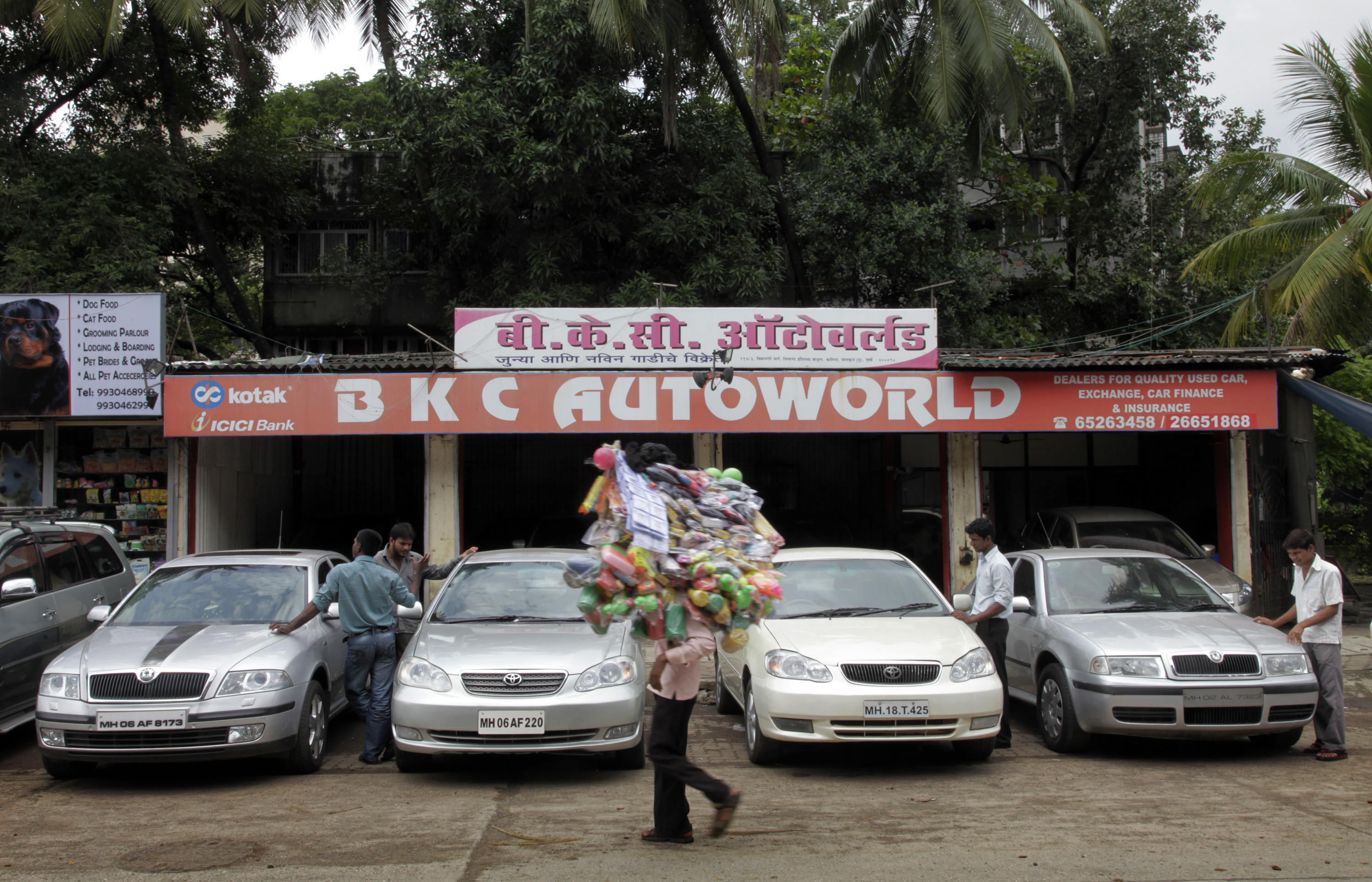 Investors Explore Merger Between CarDekho And CarTrade